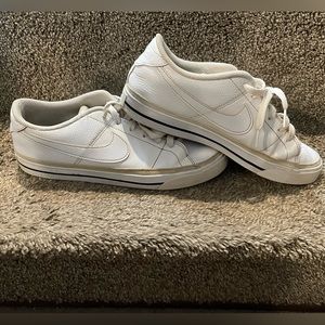 ❤️ Nike Legacy Court shoes [hard to find color]